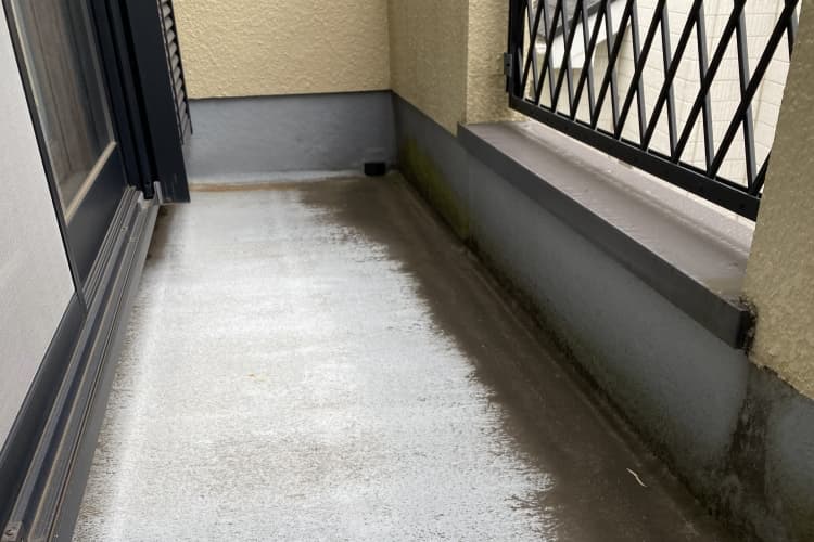 ベランダ・屋上防水工事にかかる費用相場や補助金01｜川越市|防水工事｜雨漏り工事｜外壁塗装工事｜外壁修理工事｜屋根塗装工事｜外壁工事｜屋根工事｜CHIKAZAWA｜所沢市、狭山市、川越市、東村山市の地域密着型施工会社｜外壁工事、屋根工事、塗装工事、雨樋工事、内装工事を中心とした施工が得意な職人集団です！所沢市、狭山市、川越市、東村山市のお客様とお客様の住まいについて一緒に考えるアットホームな施工会社です。