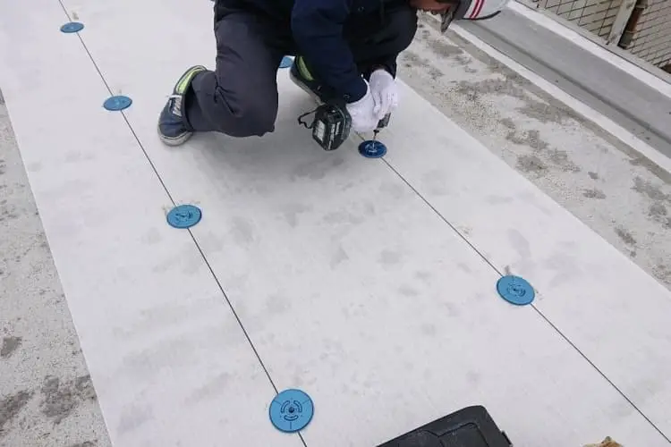 ベランダ・屋上防水工事にかかる費用相場や補助金｜朝霞市｜埼玉県｜防水工事｜ベランダ｜屋上｜CHIKAZAWA｜所沢市、狭山市、川越市、東村山市の地域密着型施工会社｜外壁工事、屋根工事、塗装工事、雨樋工事、内装工事を中心とした施工が得意な職人集団です！所沢市、狭山市、川越市、東村山市のお客様とお客様の住まいについて一緒に考えるアットホームな施工会社です。